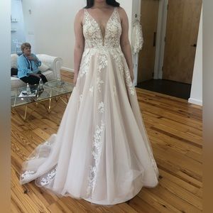 New Essence of Australia Wedding Gown